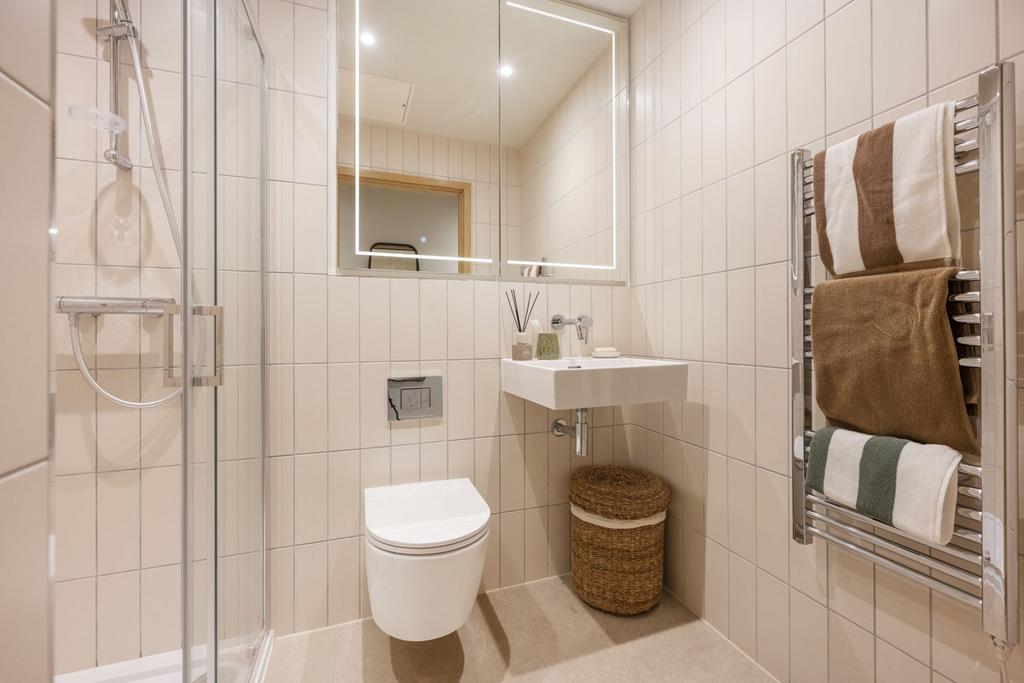 Apartment in London, St John's Estate, Isle of Dogs - More