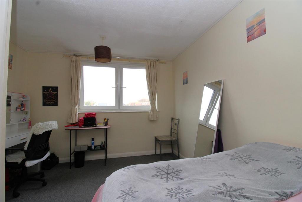 Bedroom..JPG