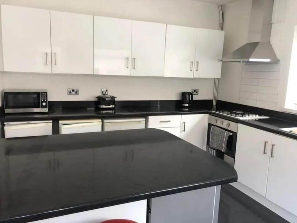 Ffb06994-fb4e-461b-a
