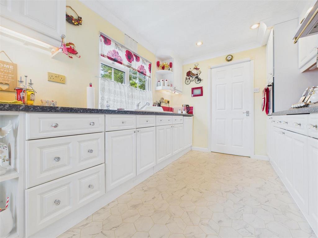 CAM02453 G0-PR0193-STILL009.jpg