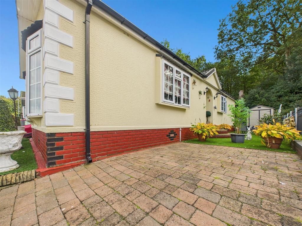 CAM02453 G0-PR0193-STILL017.jpg