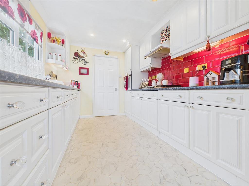 CAM02453 G0-PR0193-STILL010.jpg