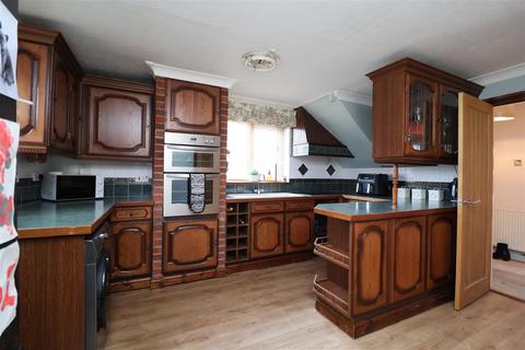 3 bedroom semi-detached house for sale, Dadley Road, Worksop S81