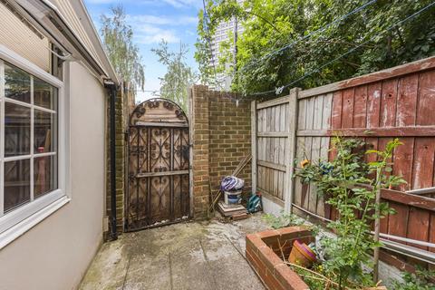 4 bedroom terraced house for sale, Bruce Road, London, E3