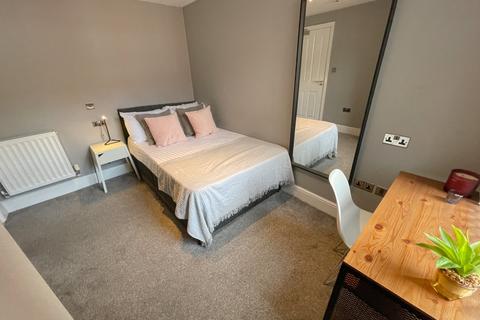 5 bedroom terraced house to rent, Halsbury Road, L6 6DG,