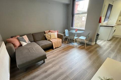 5 bedroom terraced house to rent, Halsbury Road, L6 6DG,