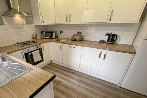 5 bedroom terraced house to rent, Halsbury Road, L6 6DG,