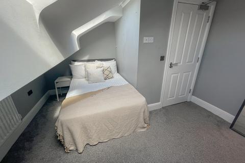 5 bedroom terraced house to rent, Halsbury Road, L6 6DG,