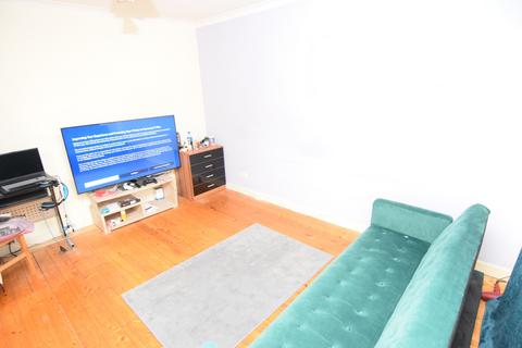 5 Chesterfield Close, Amesbury, Salisbury, SP4 7QW