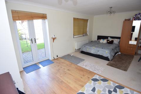 5 Chesterfield Close, Amesbury, Salisbury, SP4 7QW