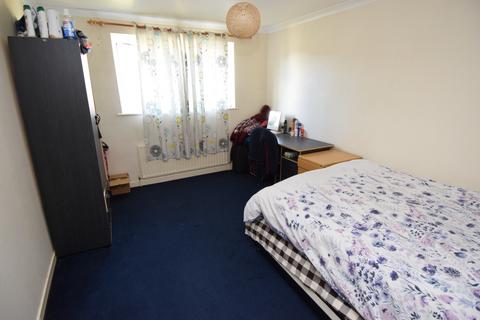 5 Chesterfield Close, Amesbury, Salisbury, SP4 7QW