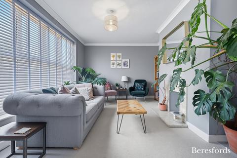 14 Queenswood Avenue, Hutton, Brentwood, CM13 1HU