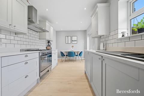 14 Queenswood Avenue, Hutton, Brentwood, CM13 1HU
