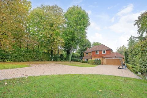 4 bedroom detached house to rent, Church Close, Leatherhead KT22