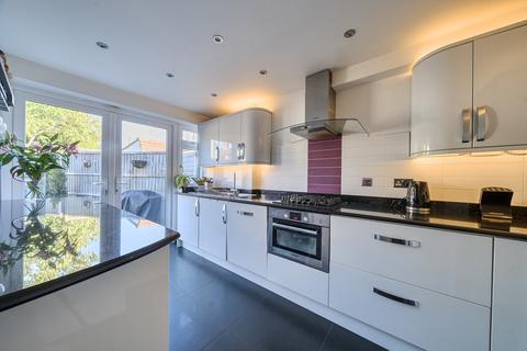 10 Cedar Way, Sunbury-on-thames, TW16 7BN