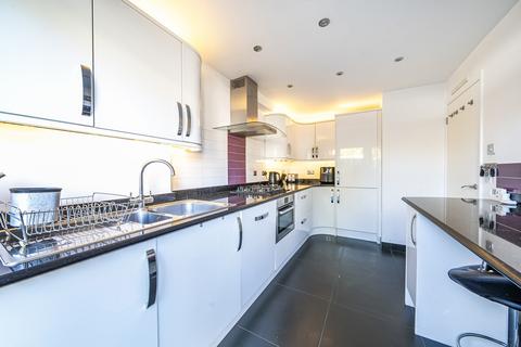 2 bedroom maisonette for sale, Cedar Way, Sunbury-On-Thames, TW16