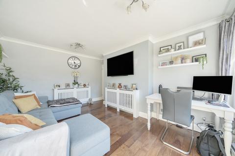2 bedroom maisonette for sale, Cedar Way, Sunbury-On-Thames, TW16