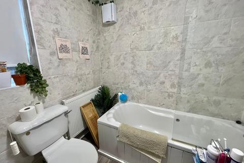 4 bedroom terraced house to rent, Nottingham NG7