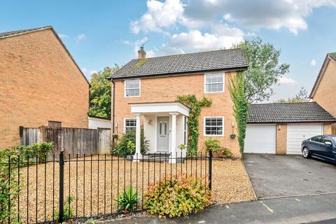 5 bedroom detached house for sale, Garden Close, Hook RG27 9QZ