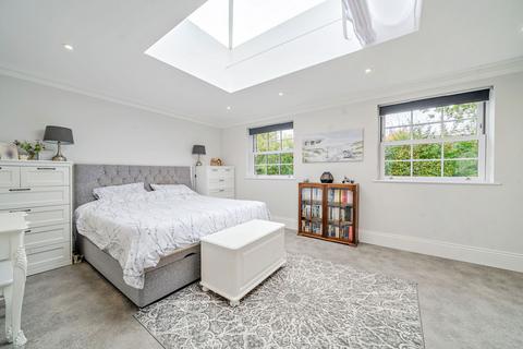 5 bedroom detached house for sale, Garden Close, Hook RG27 9QZ