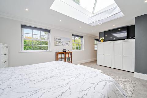5 bedroom detached house for sale, Garden Close, Hook RG27 9QZ