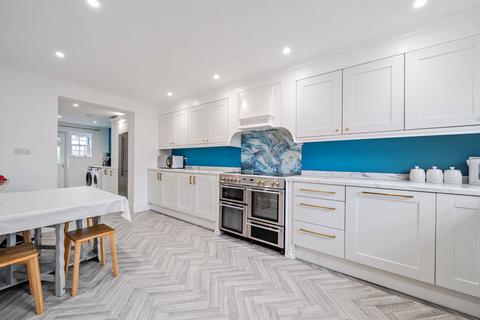 5 bedroom detached house for sale, Garden Close, Hook RG27 9QZ