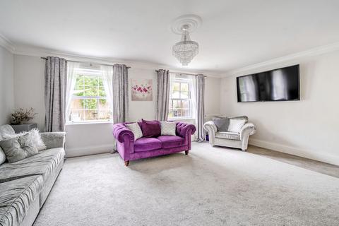 4 Garden Close, Hook, RG27 9QZ