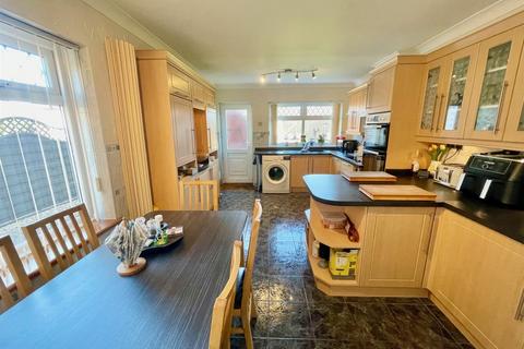 3 bedroom detached bungalow for sale, Allan Avenue, Peterborough