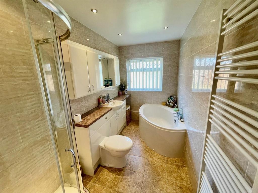 Bathroom 2.jpg