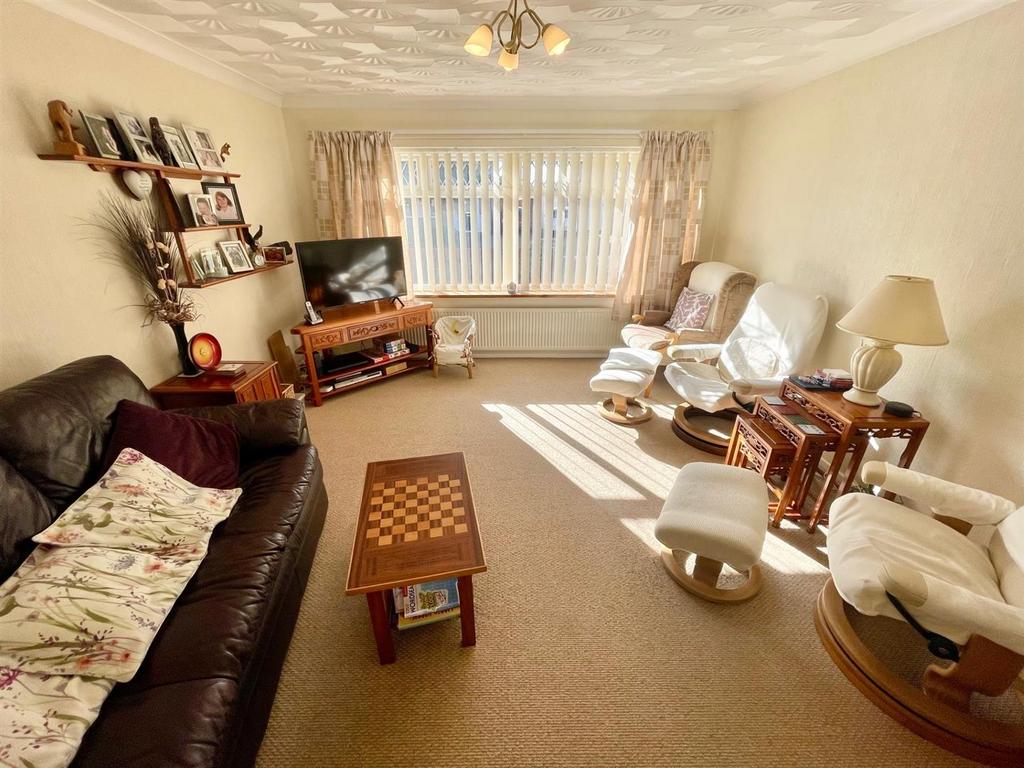 Lounge 3.jpg