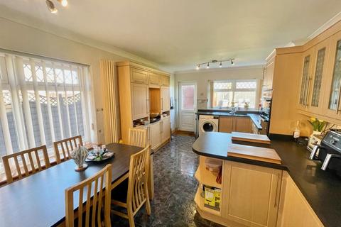 3 bedroom detached bungalow for sale, Allan Avenue, Peterborough
