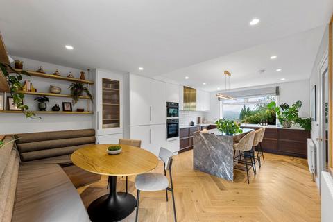 98 Kingsdown Avenue, South Croydon, CR2 6QH