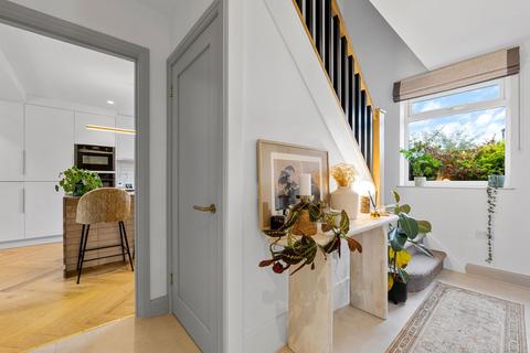98 Kingsdown Avenue, South Croydon, CR2 6QH