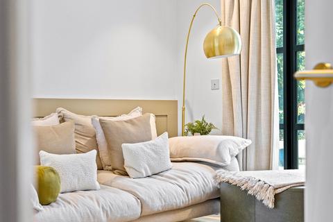 98 Kingsdown Avenue, South Croydon, CR2 6QH