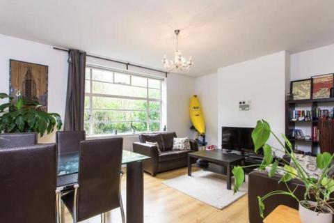 3 bedroom flat to rent, Falloden Court, Finchley Central borders, NW11
