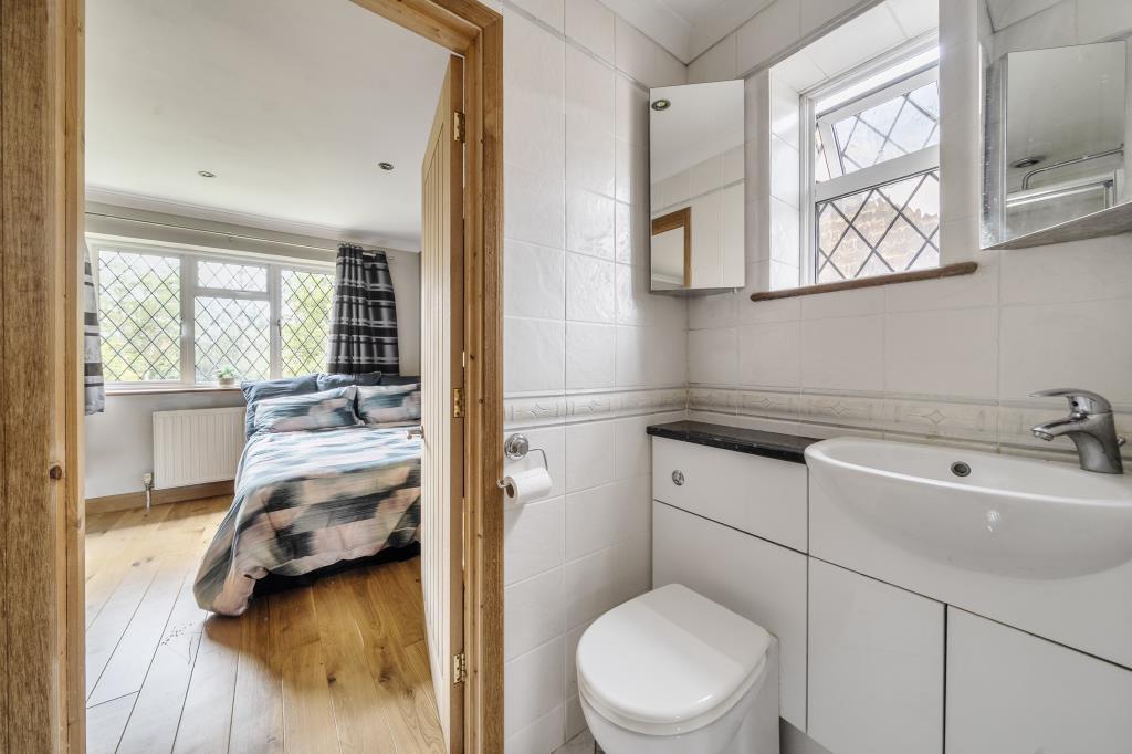 Bedroom/Bathroom