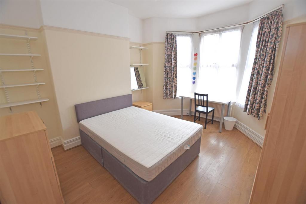 Bedroom 1.jpg