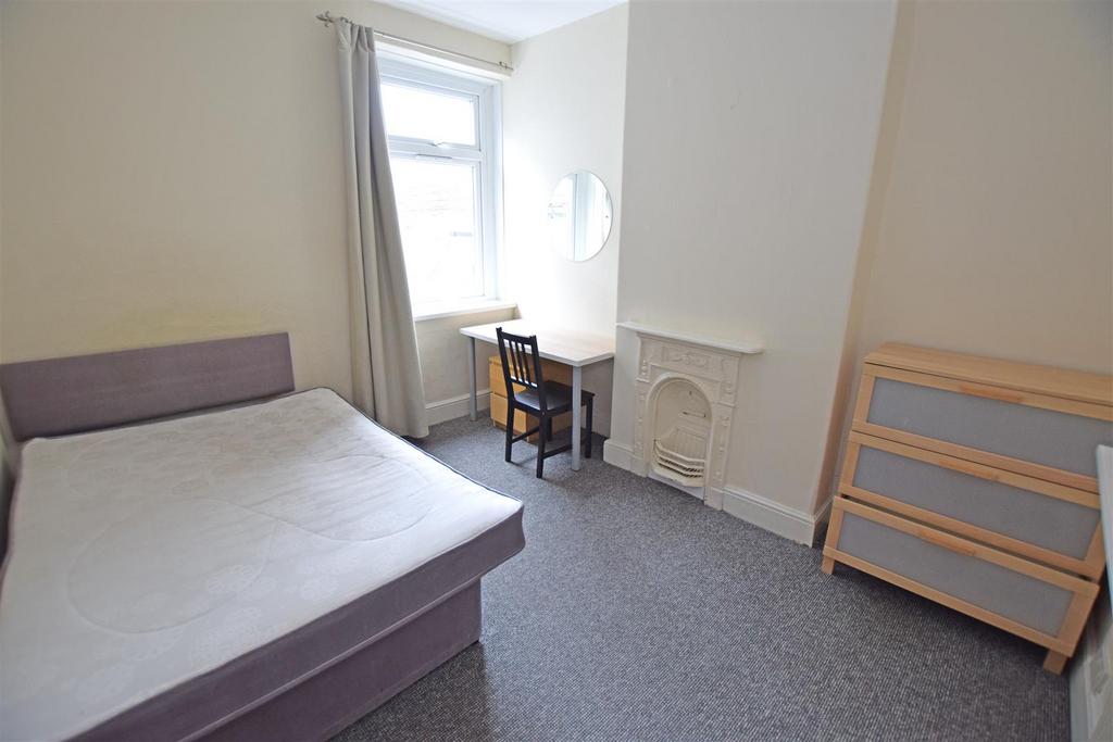 Bedroom 4.jpg