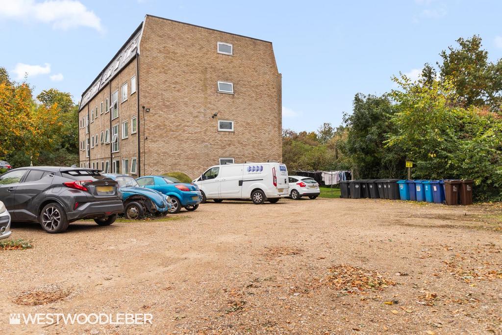 Falcon Court 14.jpg