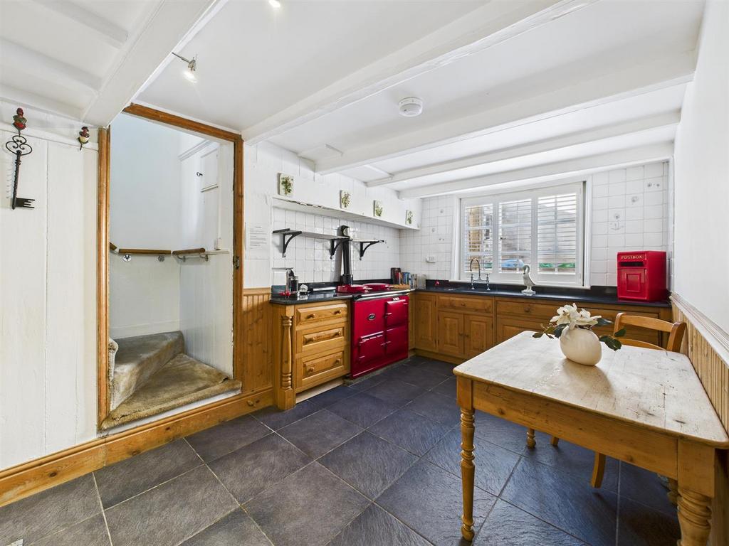 CAM05382 G0-PR0070-STILL008.jpg