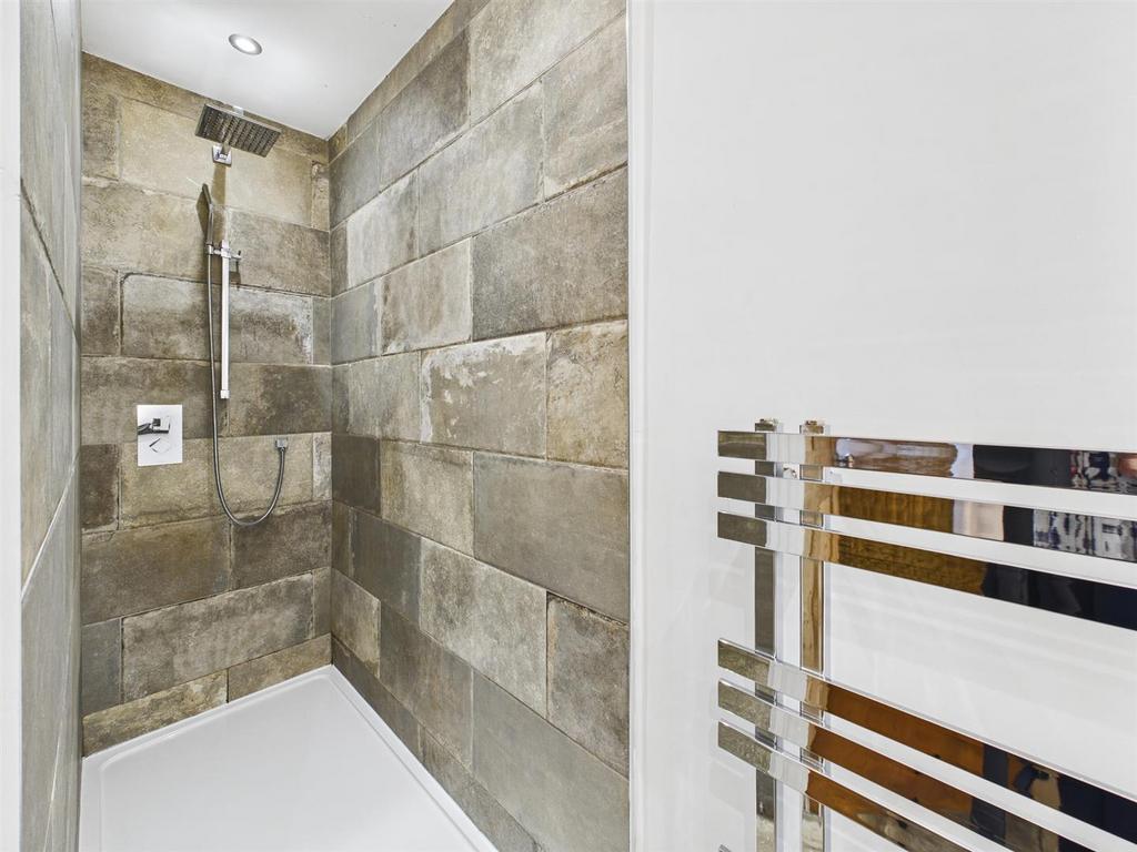 CAM05382 G0-PR0070-STILL024.jpg