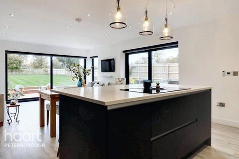 5 bedroom detached house for sale, Meadow View Great North Road, Norman Cross