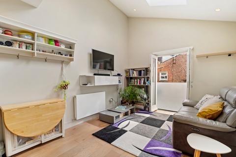 1 bedroom flat to rent, Bronsart Road, London
