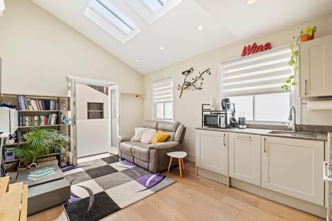 1 bedroom flat to rent, Bronsart Road, London