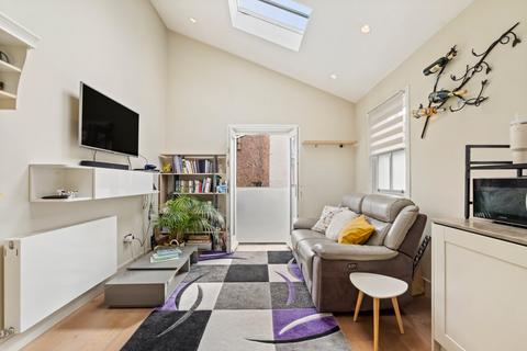 1 bedroom flat to rent, Bronsart Road, London