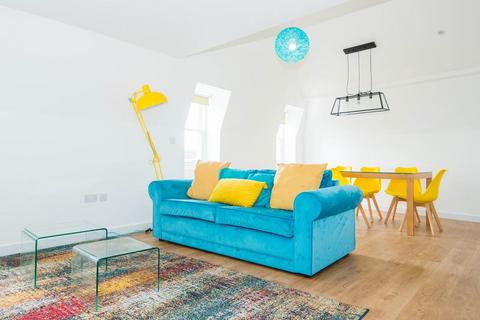 2 bedroom flat to rent, Kew Bridge Road, Brentford, Middlesex