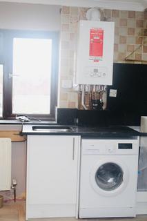 2 bedroom flat to rent, West Way, Hounslow TW5