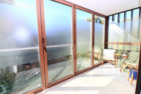 undefined, Farnborough Road, Farnborough GU14