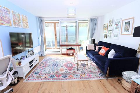 undefined, Farnborough Road, Farnborough GU14