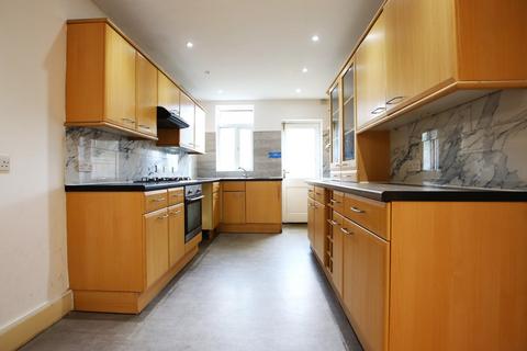 3 bedroom terraced house to rent, Raymead Avenue, Thornton Heath, CR7